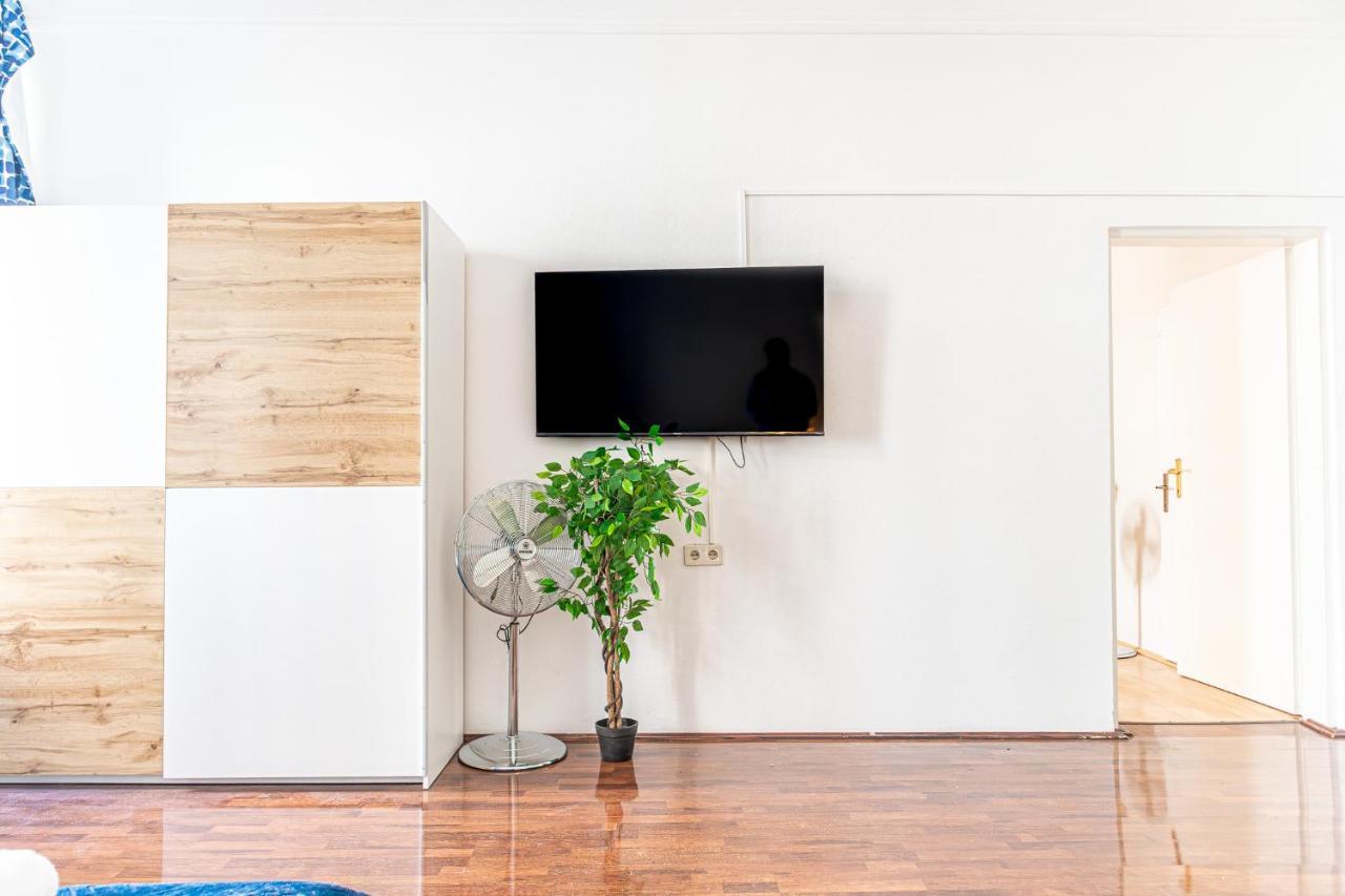 Elegant Haven: Stylish And Spacious 3Br Apartment Bécs Kültér fotó